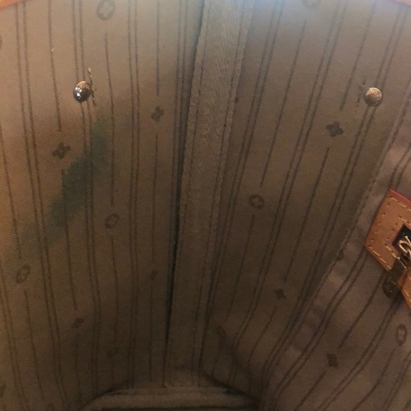 Medium Louis Vuitton Monogram Neverfull Bag - Picture 4 of 7